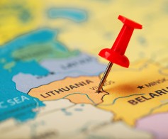 Lietuva yra endeminė šalis, tačiau lietuviai nuo erkinio encefalito skiepijasi vangiai